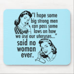 Funny Pro Choice Retro feministischer politischer  Mousepad<br><div class="desc">Funny Pro Choice Retro Feminist Politischer Cartoon Mousepad in blau. Ein cooles provozierendes politisches Humor-Geschenk mit zwei Vintagen Frauen, die der Regierung sagen: bleibe aus meinem Gebärmutterhals. Gegen Trump, gegen die Regierung unglaublich witzig Befürwortung von Wahlentscheidungen über Frauenrechte im Gesundheitswesen und zu wählen, die lautet: "Ich hoffe, dass wir einige...</div>