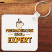 Funny "Procrastination Level Expert" Schlüsselanhänger (Rückseite)