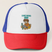 Funny Programmer Cartoon mit "Code Mode: ON" Truckerkappe (Vorderseite)