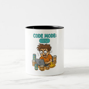 Funny Programmer Cartoon mit "Code Mode: ON" Zweifarbige Tasse
