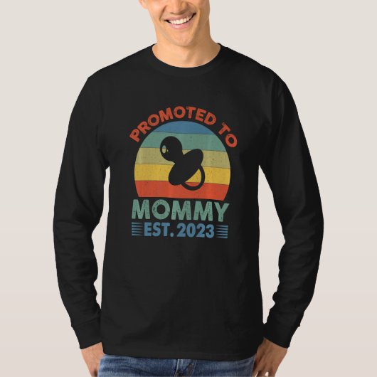 Funny Promoted To Mom 2023 New Mommy Premium T-Shirt (Vorderseite)