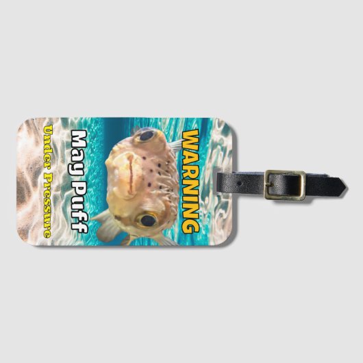 Funny Puffer Fish Warning: May Puff Under Pressure Gepäckanhänger (Vorderseite (Horizontal))