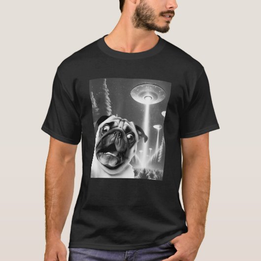 Funny Pug Alien UFO Taking a Selfie Dog Mom Dad Me T-Shirt (Vorderseite)