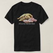 Funny Pug Sleeping Photo It's a No Bones Day T-Shirt (Design vorne)