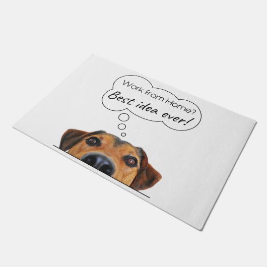 Funny Puppy Dog Thinking: Arbeit von Zuhause? Fußmatte (Schrägansicht)