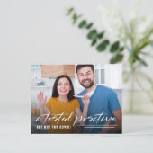 Funny Quarantine Foto Pregnancy Ankündigung Postkarte (Stehend Vorderseite)