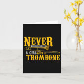 Funny Quote Play Never Underestimate A Girl With A Karte (Gelbe Blume)