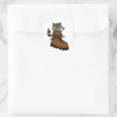 Funny Raccoon beim Wanderboot Quadratischer Aufkleber (Tasche)