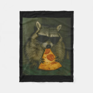 Funny Raccoon Eating Pizza Animal Meme Men Women  Fleecedecke