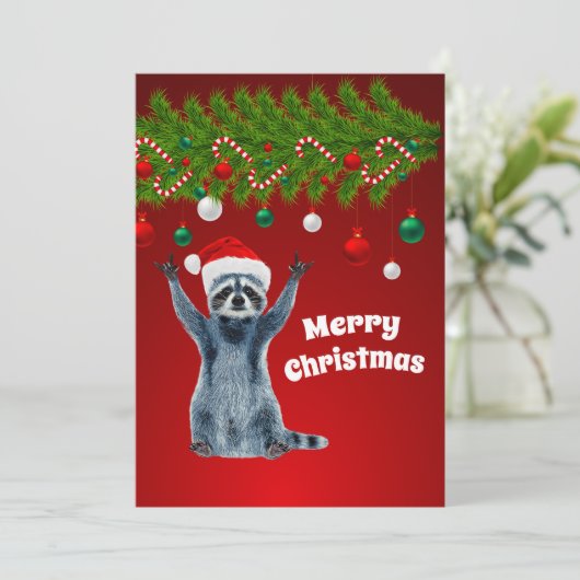 Funny Raccoon mit Weihnachtsmannmütze | Geschenke Dankeskarte (Stehend Vorderseite)