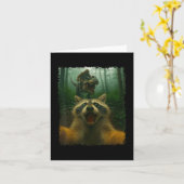 Funny Raccoon Selfie mit T-rex Dinosaurier und Big Karte (Gelbe Blume)