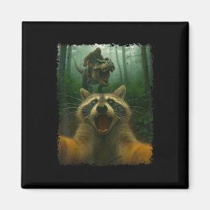 Funny Raccoon Selfie mit T-rex Dinosaurier und Big Magnet
