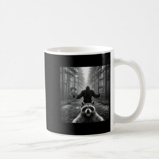 Funny Raccoon Selfie With Bigfoot 67 Six Seven Mem Kaffeetasse (Rechts)