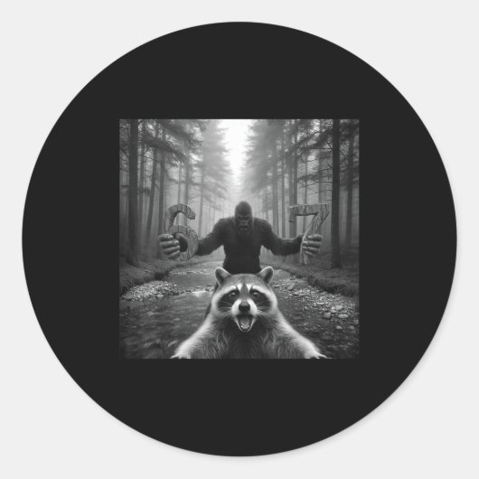 Funny Raccoon Selfie With Bigfoot 67 Six Seven Mem Runder Aufkleber (Vorderseite)