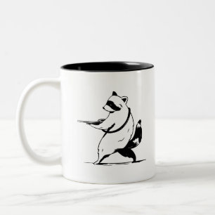Funny Raccoon Shooter Zweifarbige Tasse