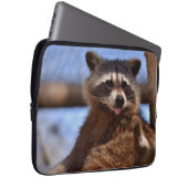 Funny Raccoon Sticking It's Tongue Out Laptopschutzhülle (Vorne Rechts)