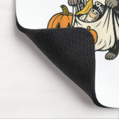 Funny Raccoon Trick oder Trash Halloween Mousepad (Ecke)