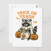 Funny Raccoon Trick oder Trash Halloween Postkarte (Vorne/Hinten)