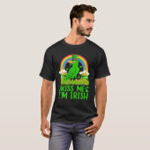Funny Rainbow Kiss Me I'm Irish Raven Bird St Patr T-Shirt (Vorne ganz)