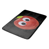 Funny Red Apple mit Googly Eyes Badematte (Schrägansicht)