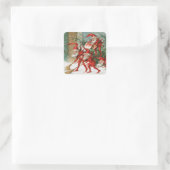 FUNNY RED CHRISTMAS ELVES SWEEPING IN the SNOW Quadratischer Aufkleber (Tasche)