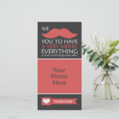 Funny Red Mustache Weihnachts-Foto Feiertagskarte (Stehend Vorderseite)
