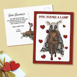 Funny Red Romantic Moto a Flame Anniversary Postkarte<br><div class="desc">Niedlicher und lustiger roter und weißer Mottenjubiläum oder Valentinstag. Die Vorderseite der Karte hat eine Motte in hohen Heelsen, die eine Rose in ihrem "Mund" hält, umgeben von Herzen mit der lustigen Unterschrift "POV: Du bist Lampe". Auf der Rückseite ist eine andere niedliche Motordatelle mit einem süßen Gedicht, in dem...</div>