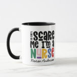 Funny Regenbogen Schwesterntypografie danke Ihnen  Tasse<br><div class="desc">Du kannst mir keine Angst machen, dass ich eine moderne Regenbogentypografie bin, dank deiner Geschenke. Zeigen Sie Ihrer Krankenschwester, dass Sie sich mit diesem nützlichen modernen Geschenk. Mit handgeschriebenen modernen lustigen Skripten und Platz für ihren Namen zeigen Sie sich mit diesem Dankeschön oder ein gutes Abschiedsgeschenk für Ihre Lieblingskraft oder...</div>