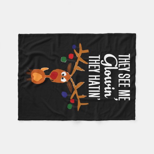 Funny Reindeer “they See Me Glowin’ They Hatin’” C Fleecedecke (Vorderseite (Horizontal))