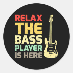 Funny Relax Der Bass Player ist hier Gitarre Runder Aufkleber