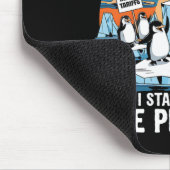 Funny Resist Pinguins protestieren gegen Zölle 3 Mousepad (Ecke)