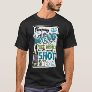 Funny Retro Abzeichen Style Schlafen mit Barkeeper T-Shirt