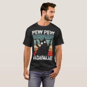 Funny Retro Cat Pew Pew Artwork T-Shirt (Vorne ganz)