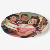 Funny Retro Friends Celebrating a Birthday Pappteller (Schrägansicht)