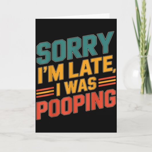 Funny Retro Humor Quote Sorry Im Late I Was Poopin Karte (Vorderseite)