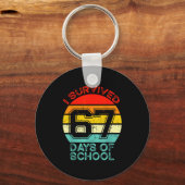 Funny Retro I Survived 67 Days Of School Teachers Schlüsselanhänger (Vorderseite)