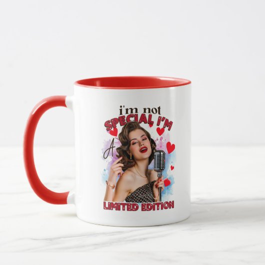 Funny Retro Lady fügt Monogramm hinzu Tasse (Links)