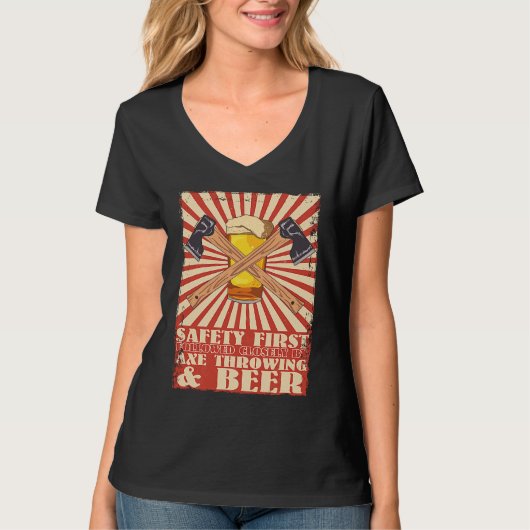 Funny Retro Safety First Axe Throwing and Beer Vik T-Shirt (Vorderseite)