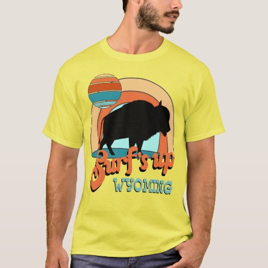 Funny retro surfs up surfing buffalo Wyoming T-Shirt (Vorderseite)