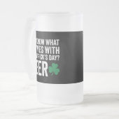 Funny Rhymes With St Patrick's Day Beer Pun Mattglas Bierglas (Vorderseite Links)