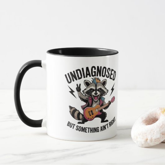 Funny Rocking Racoon Tasse (Mit Donut)