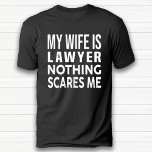 Funny Romantic Spaß Lawyer Husband Ehefrau Geburts T-Shirt<br><div class="desc">Funny Romantischer Spaß Geburtstagsgeschenk für Anwaltskanzlei und Ehefrau.</div>