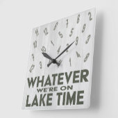 Funny Rustic Wood Lake Time Quadratische Wanduhr (Winkel)