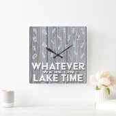 Funny Rustic Wood Lake Time Quadratische Wanduhr (Zuhause)