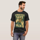 Funny Safe Decks Trading Card Game Pun Humor T-Shirt (Vorne ganz)