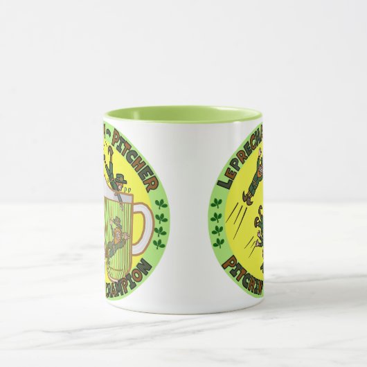 Funny Saint Patrick's Day Leprechaun Pitcher Tasse (Zentrum)