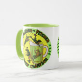 Funny Saint Patrick's Day Leprechaun Pitcher Tasse (Vorderseite Links)
