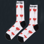 Funny Salami Slice auf einer Gabel Salami Day Socken<br><div class="desc">Feiern Sie den schönsten Tag des Jahres mit einem großen Hauch von Spaß! Hier sind die Momente,  in denen eine perfekt ausgeglichene Salami-Scheibe auf einer Gabel Lacheln und Geschmack in Ihr Leben bringt. Glücklicher Salami Day - schneiden Sie es,  Gabel,  Liebe!</div>