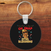 Funny Santa Gingerbread Oh Snap. Still Sleighing C Schlüsselanhänger (Vorderseite)