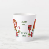 Funny Santa Party Gnome Milchtasse (Vorderseite)